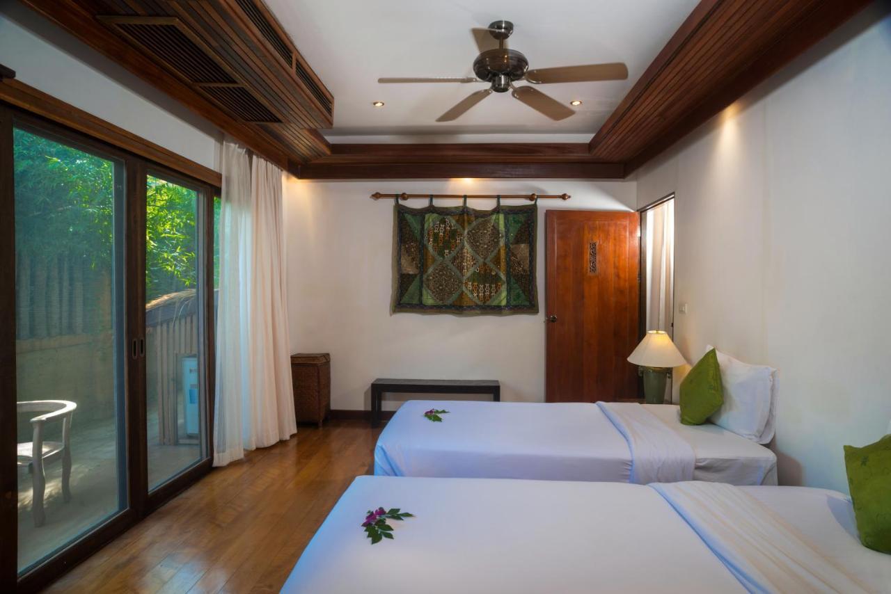 4 Bedroom Baan Banburee, Seconds From