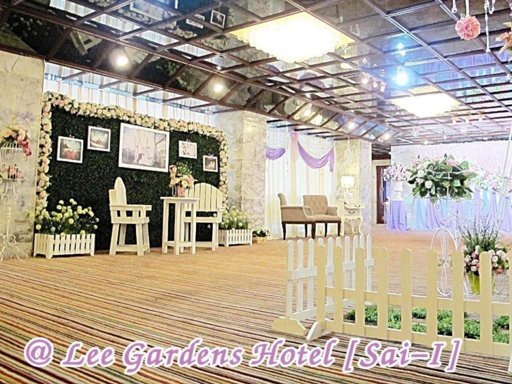 Lee Gardens 3*