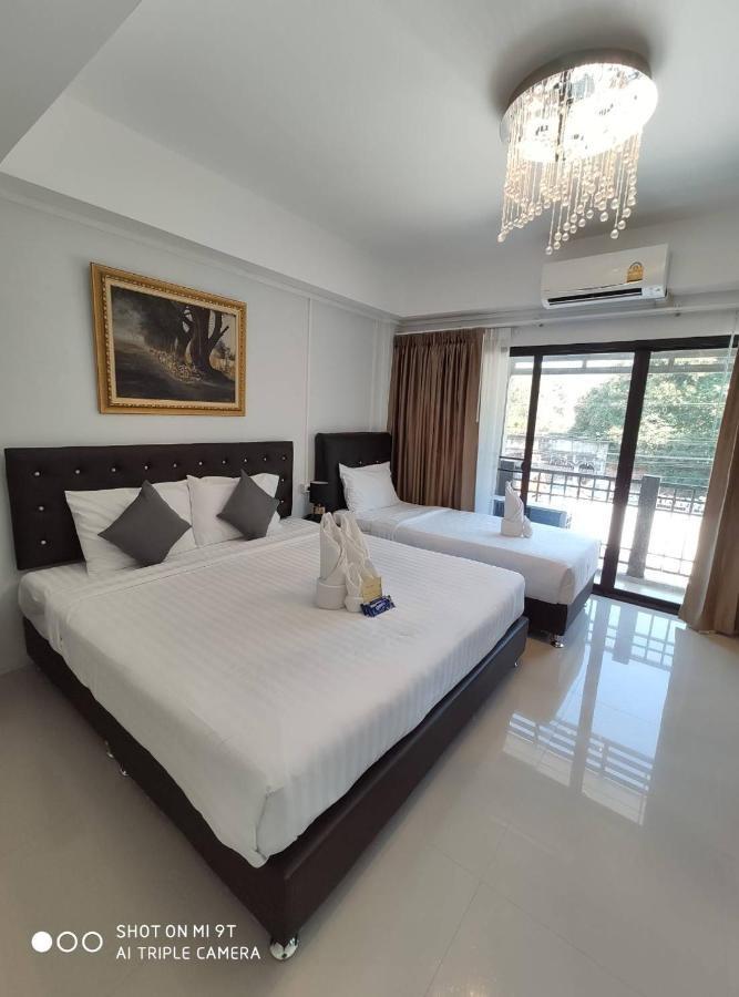 Hostel Bann Tawan *