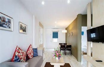 Paragon Hometel Hotel 2*