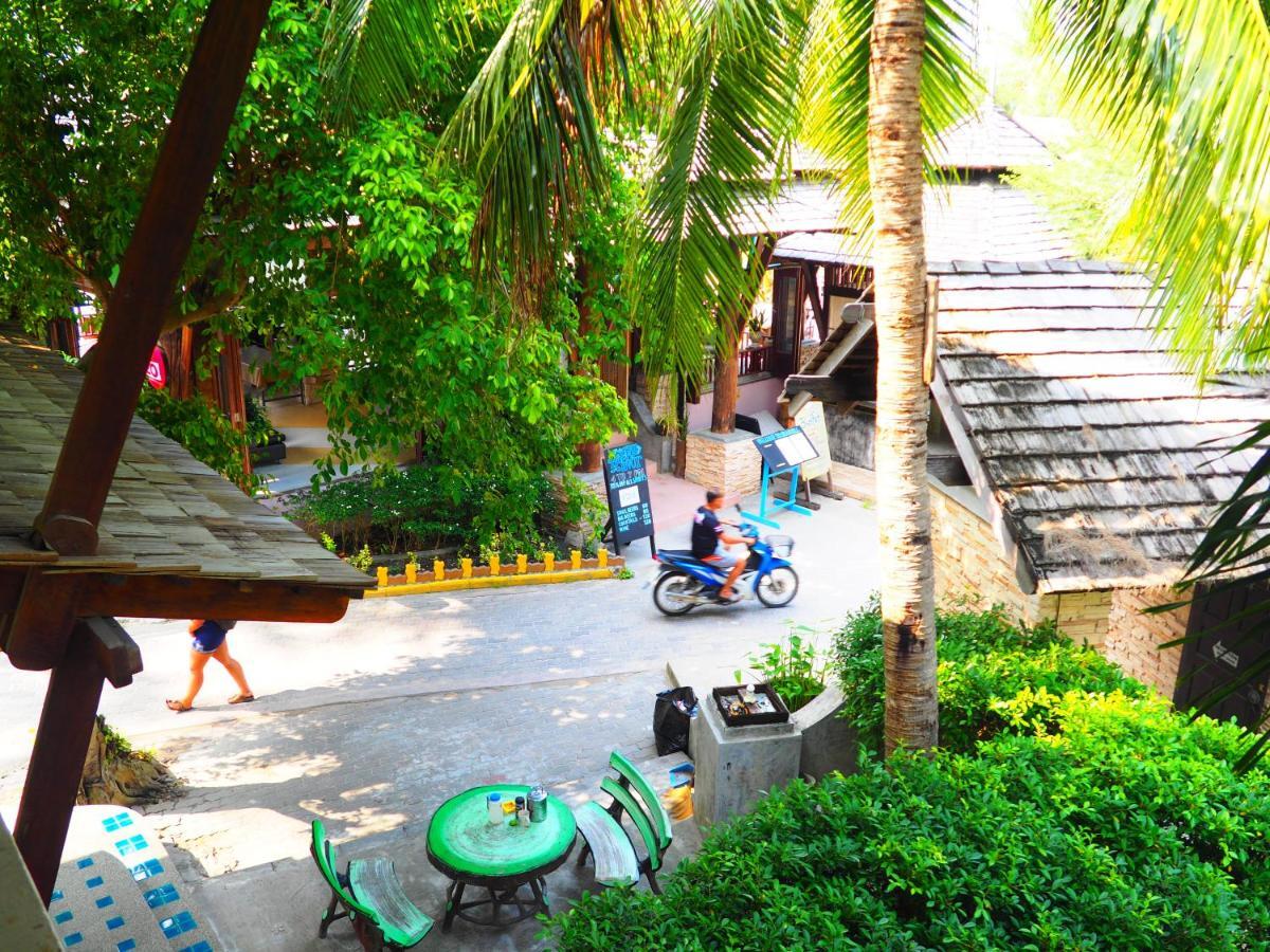 Seashell Hostel *