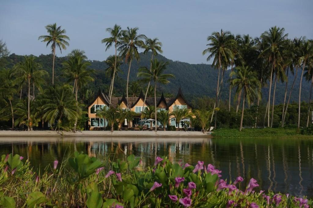 Laguna House Hotel *