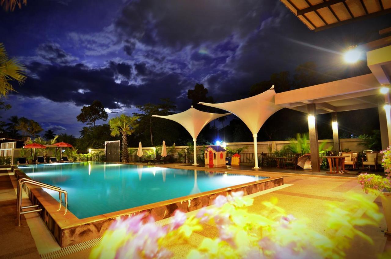Noi Pool Hotel