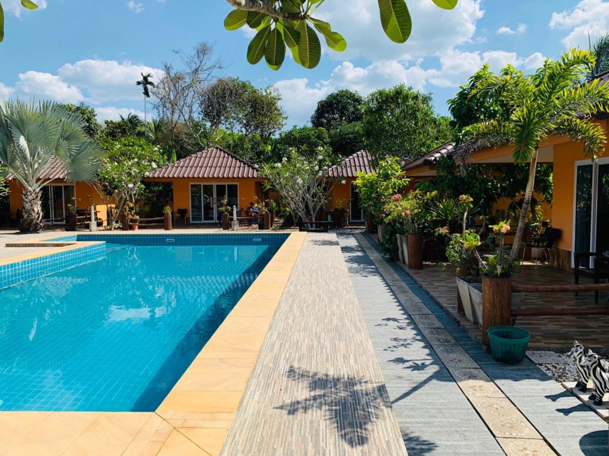 Resort Times Pool Ban Tha Khun