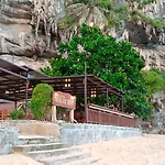 Tonsai Bay Resort