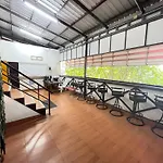Twin Palms Hostel Phi Phi