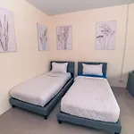 Leo Hostel