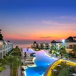 Vannee Golden Sands Beachfront Resort
