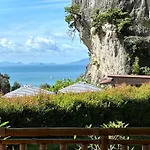 Railay Phutawan Resort