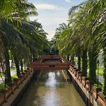 Kalanan Riverside Resort