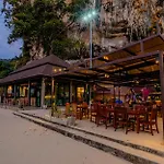 Tonsai Bay Resort
