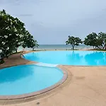 Baan Tiewklurn Beachfront Condomium