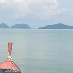 Chomlay Room & Restaurant