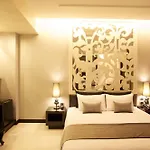 Long Beach Luxury Villas