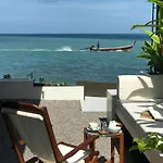 Deepspace Cabin On Quiet Beach