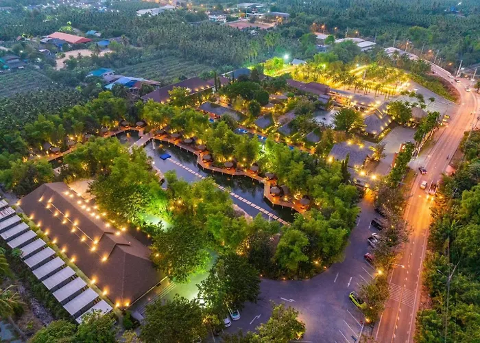 Khum Damnoen Resort