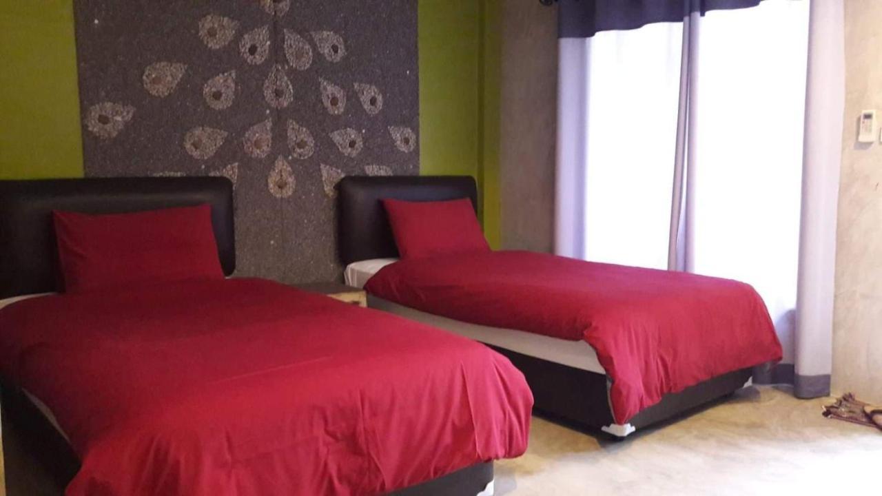 The Curve Guest house 2*