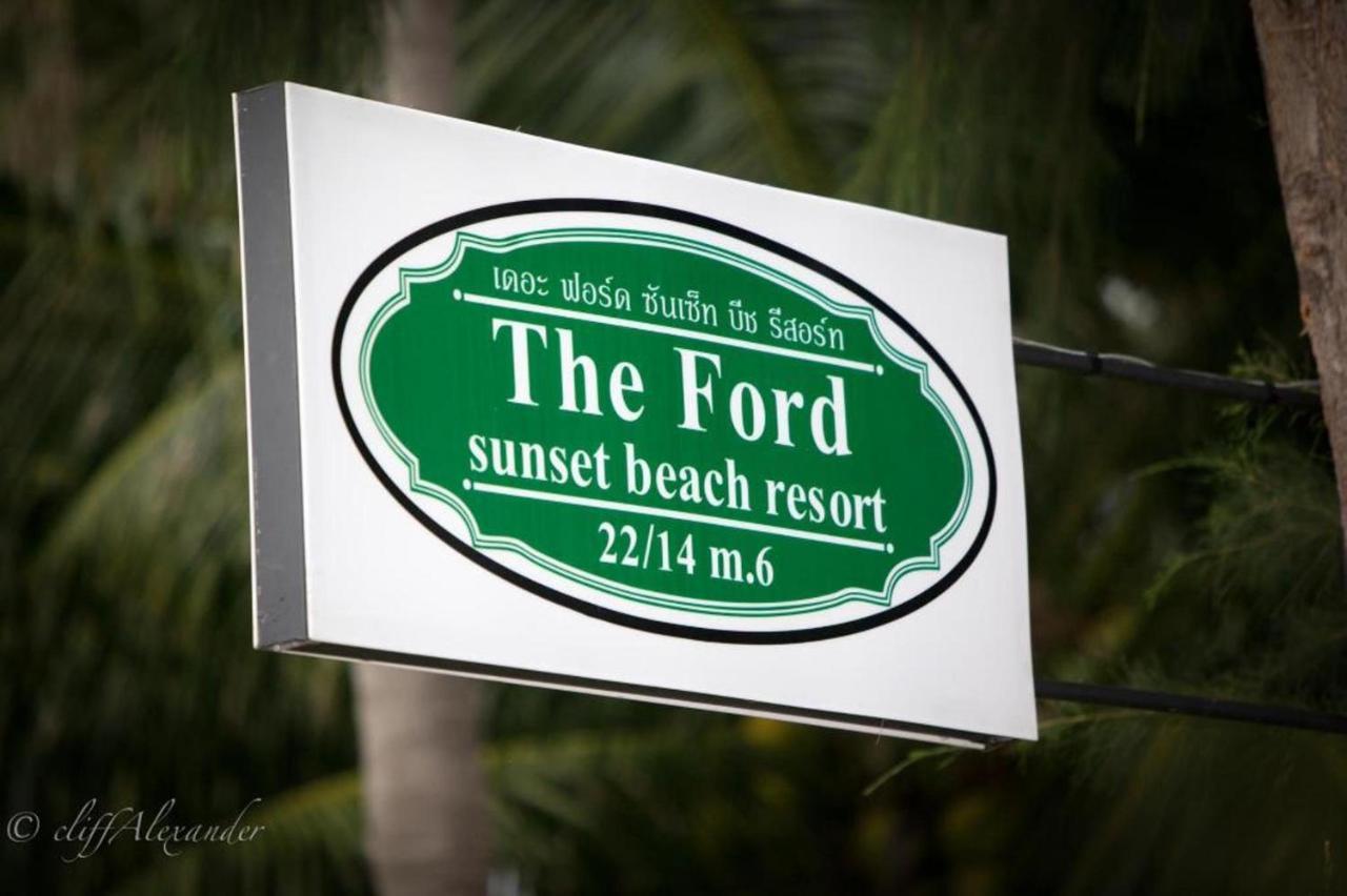 Resort The Ford Sunset Wok Tum