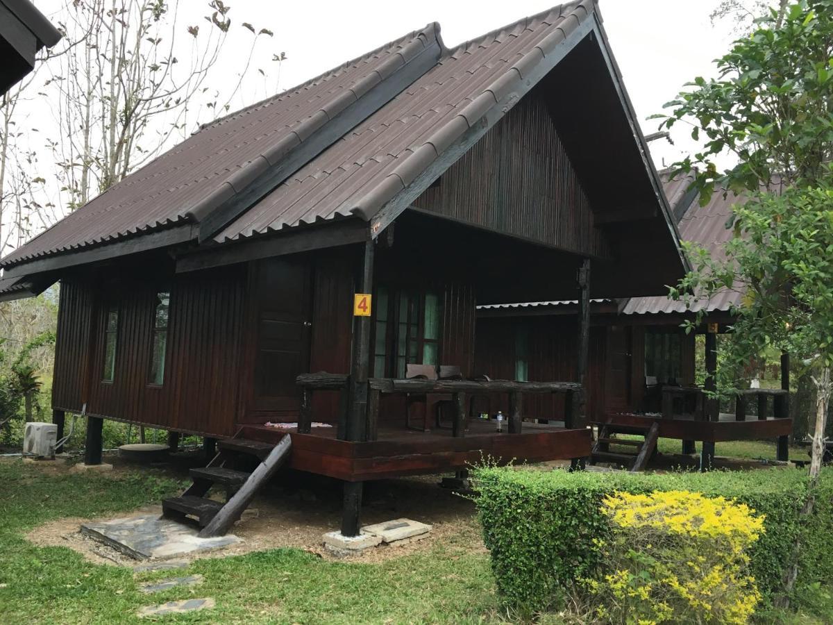 Baan Maikhiangphu Wang Nam Khiao Resort