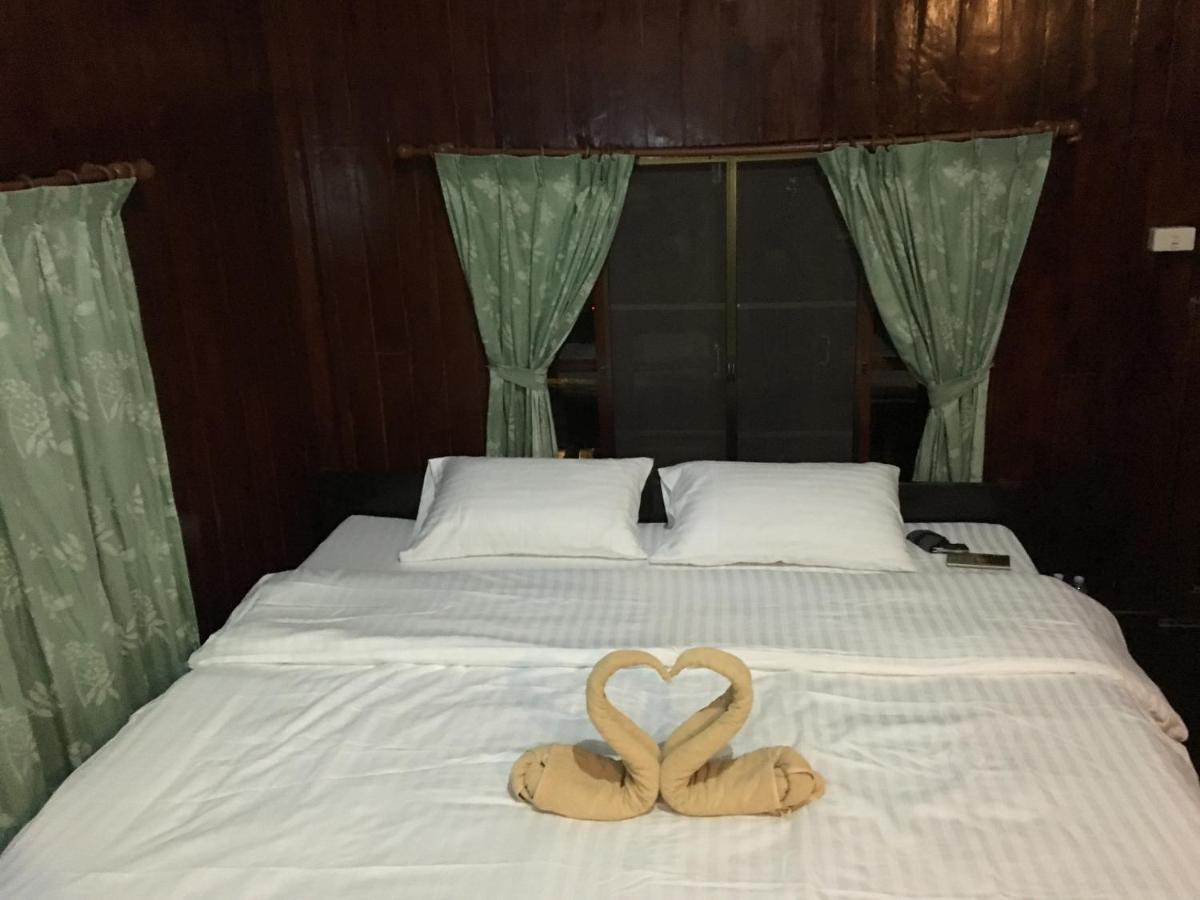 Baan Maikhiangphu Wang Nam Khiao Resort *