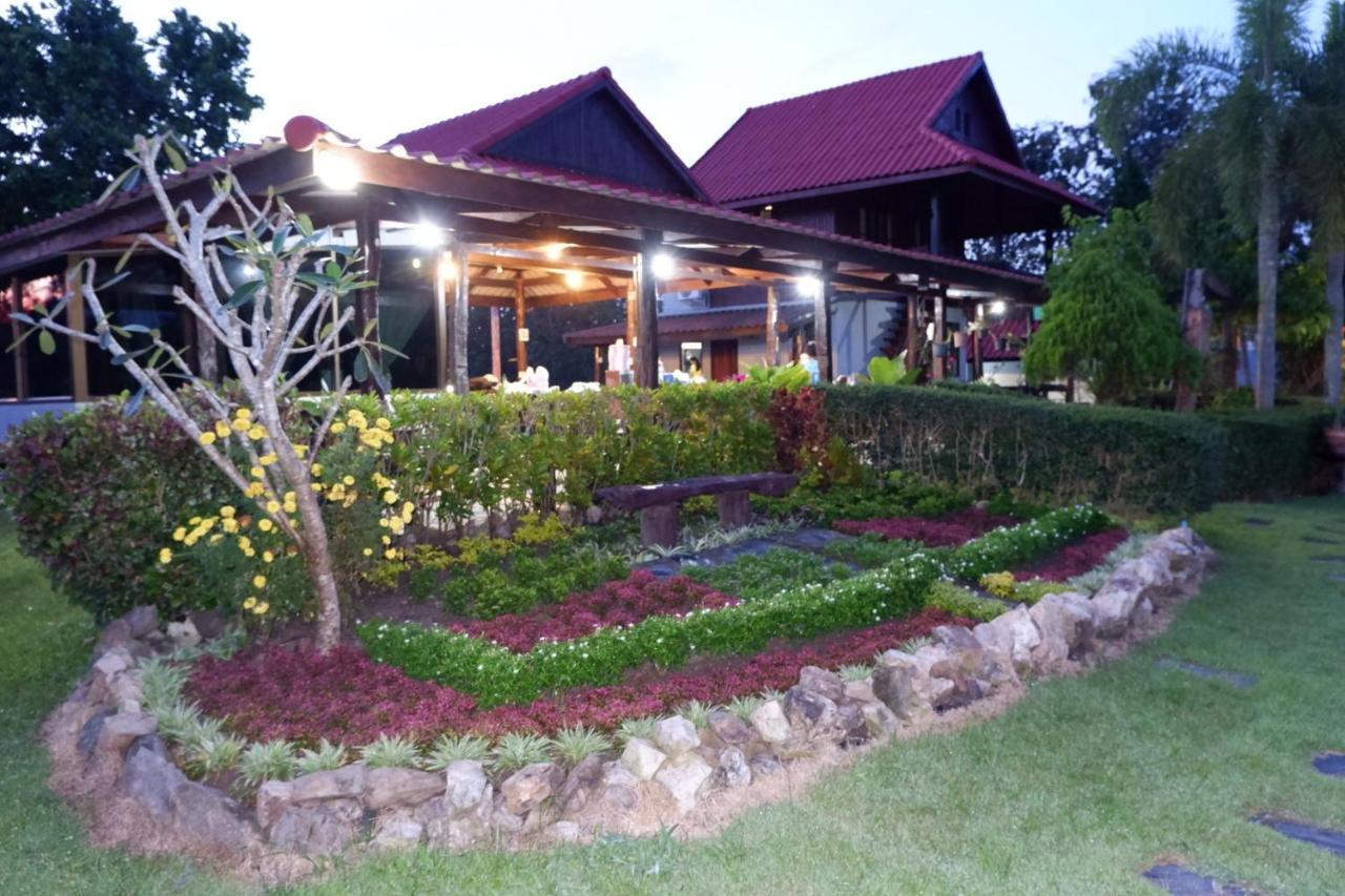 Baan Maikhiangphu Wang Nam Khiao Resort *