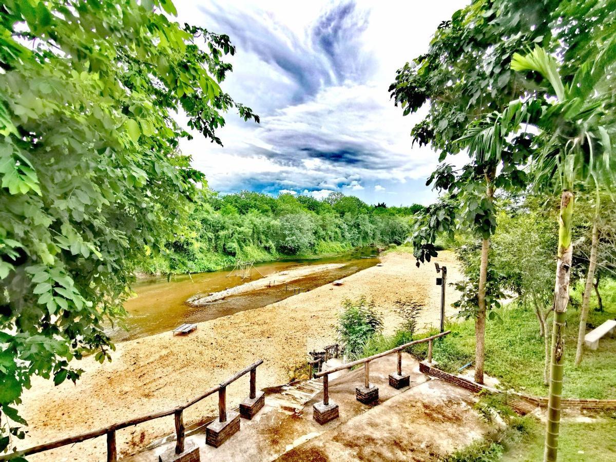 Baan Naratawan Bed & Breakfast Suan Phueng