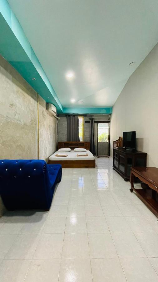 Super Hostel