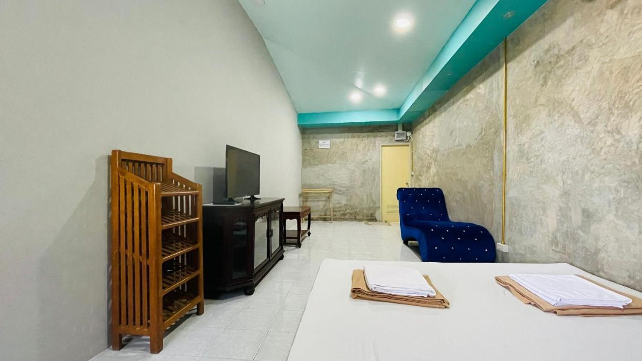 Super Hostel *