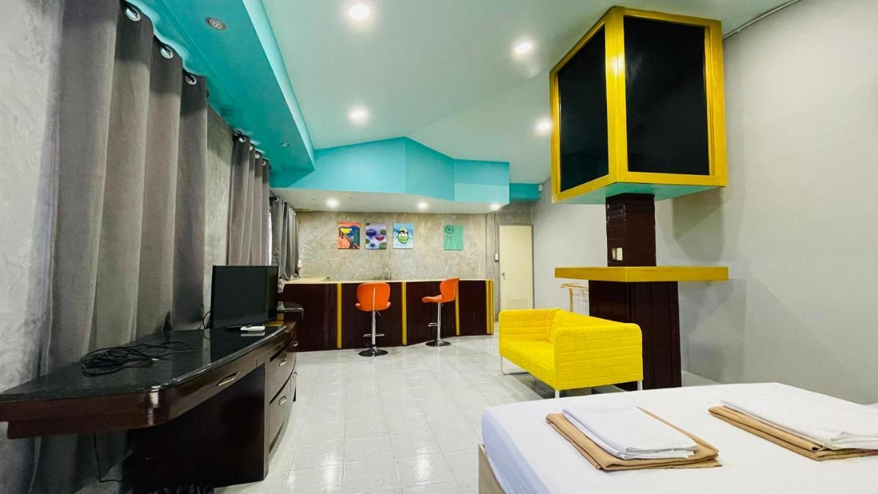 Super Hostel *
