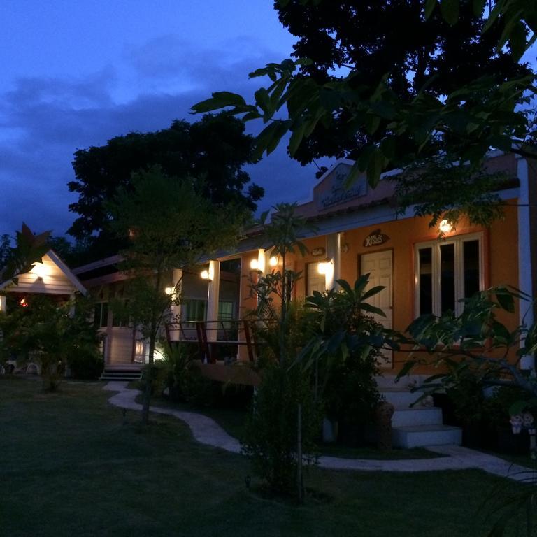 Hacker's Hill Camping & Resort 2*