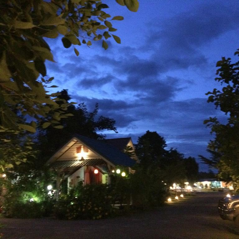 Resort Hacker's Hill Camping & Suan Phueng