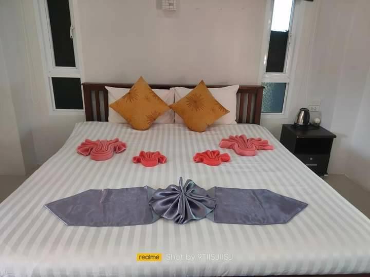 Tamarind Twin 3*