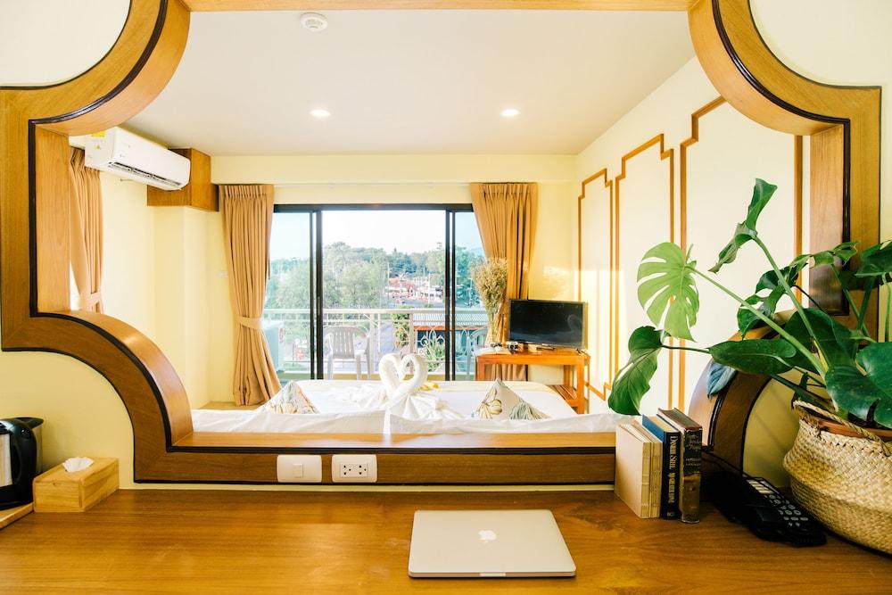 Hotel The Pineapple 4*