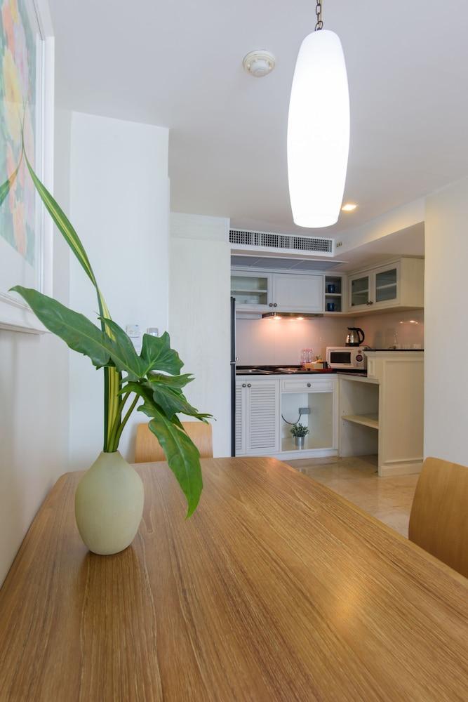 Sabai Sathorn Apartment *