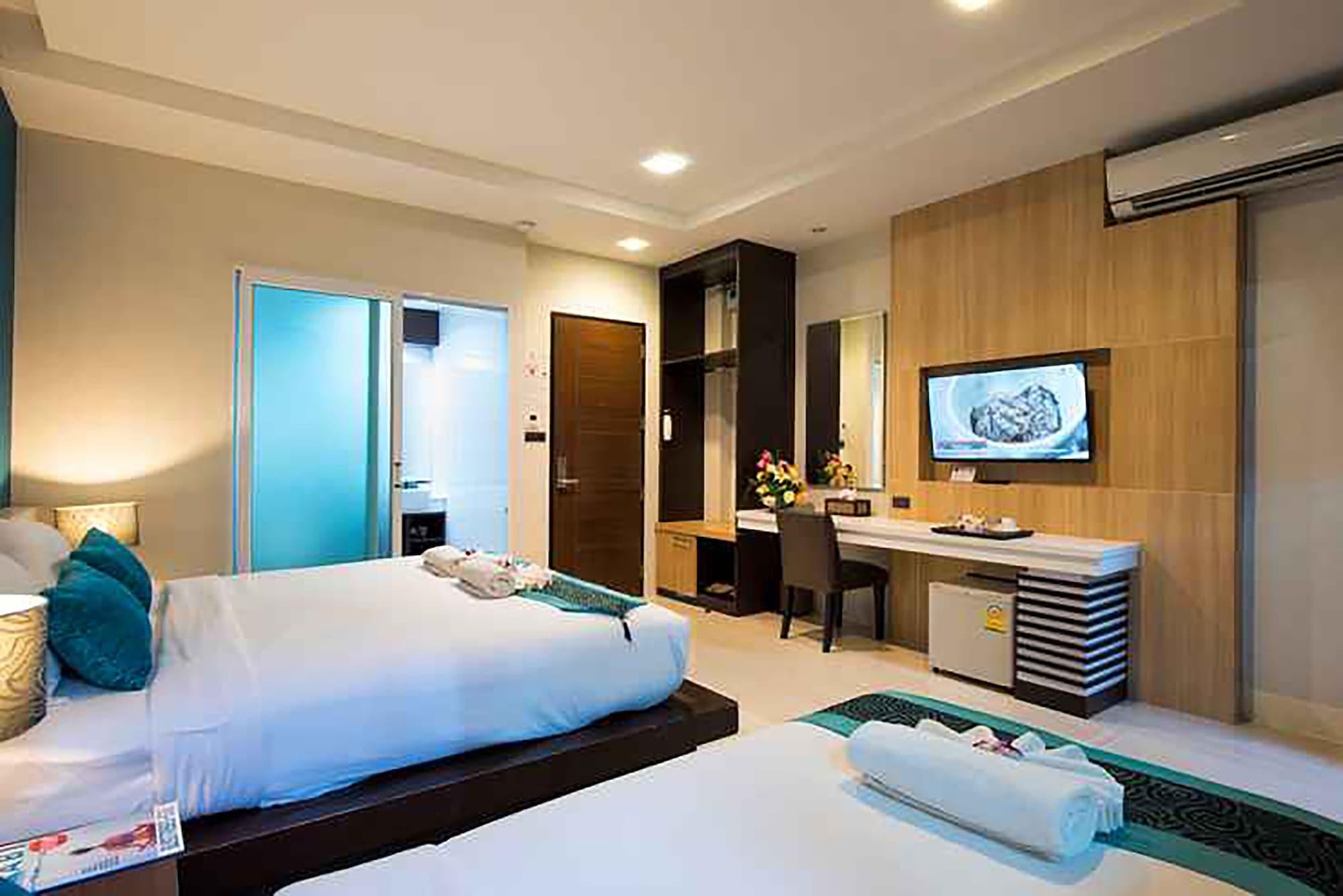 Hotel The 3*
