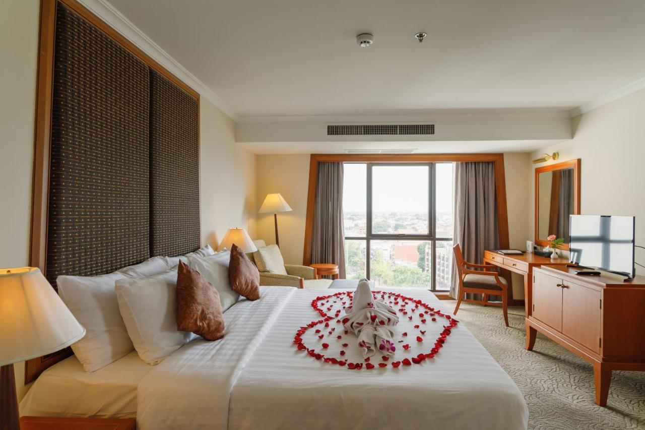 Hotel Amora Thapae Chiang Mai