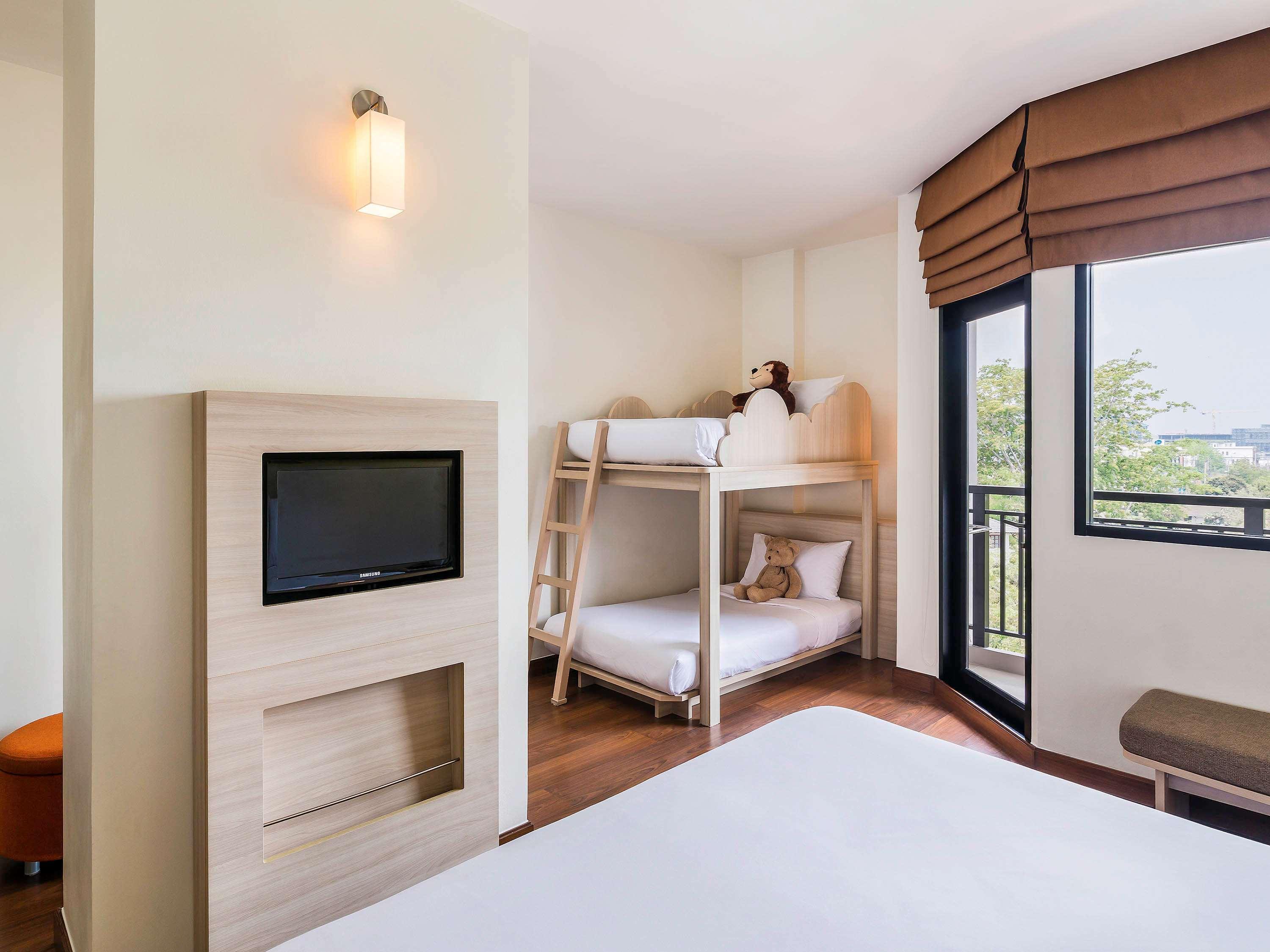 Ibis Hotel HHQ
