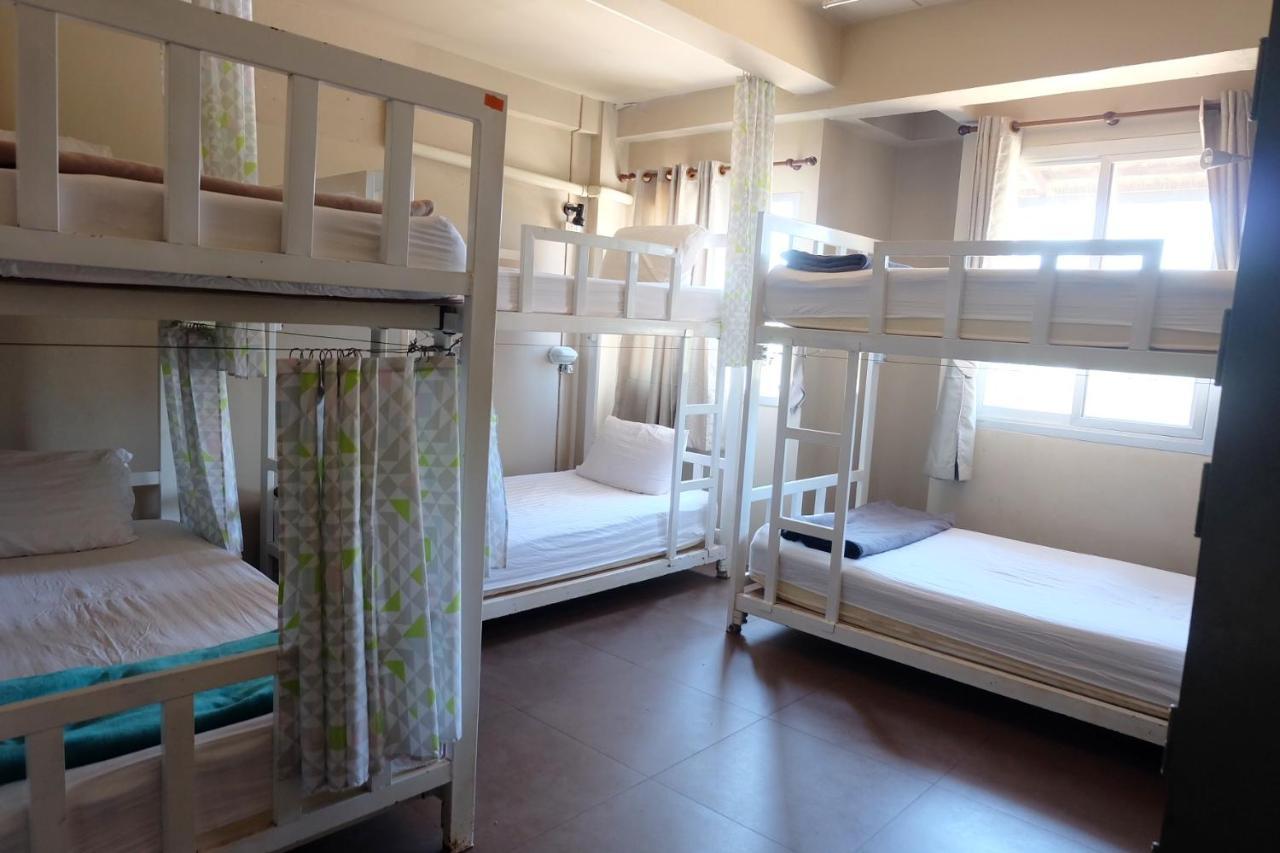 Non La - Bed & Yoga
