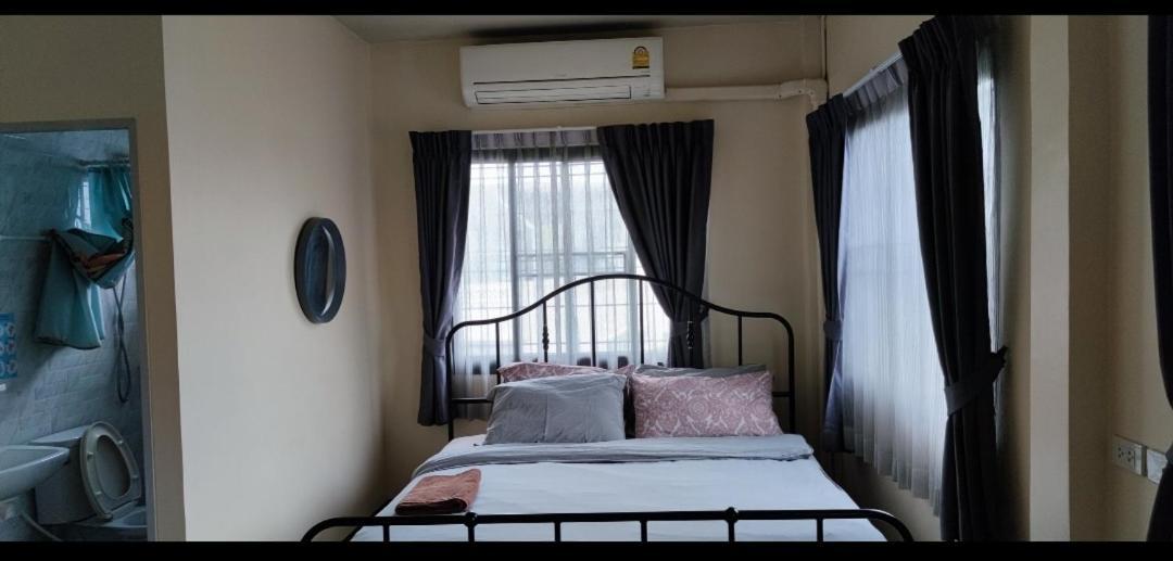 The Cube Sathorn Boutique Hotel: Modern Near Bts Surasak Bed & Breakfast