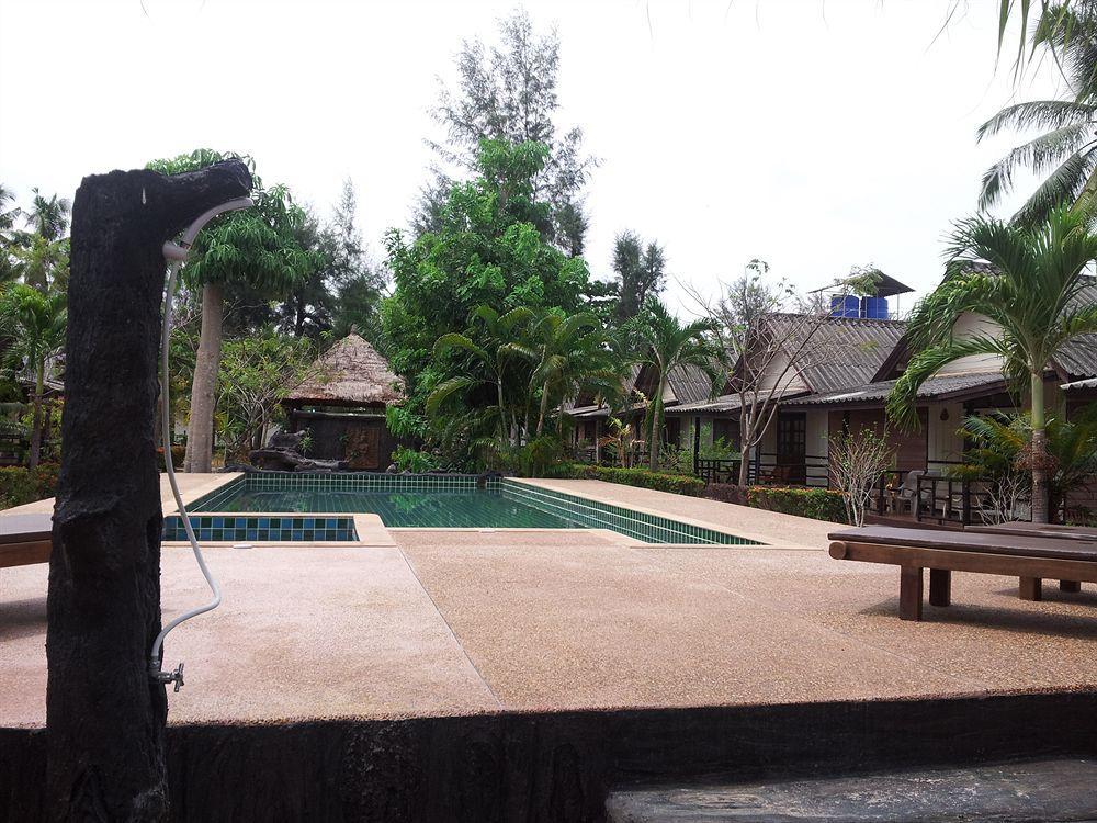 Oasis Yoga 2*