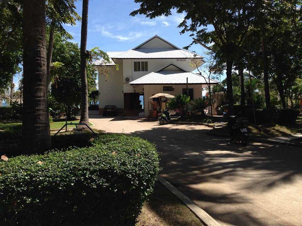 Mac's Bay Resort