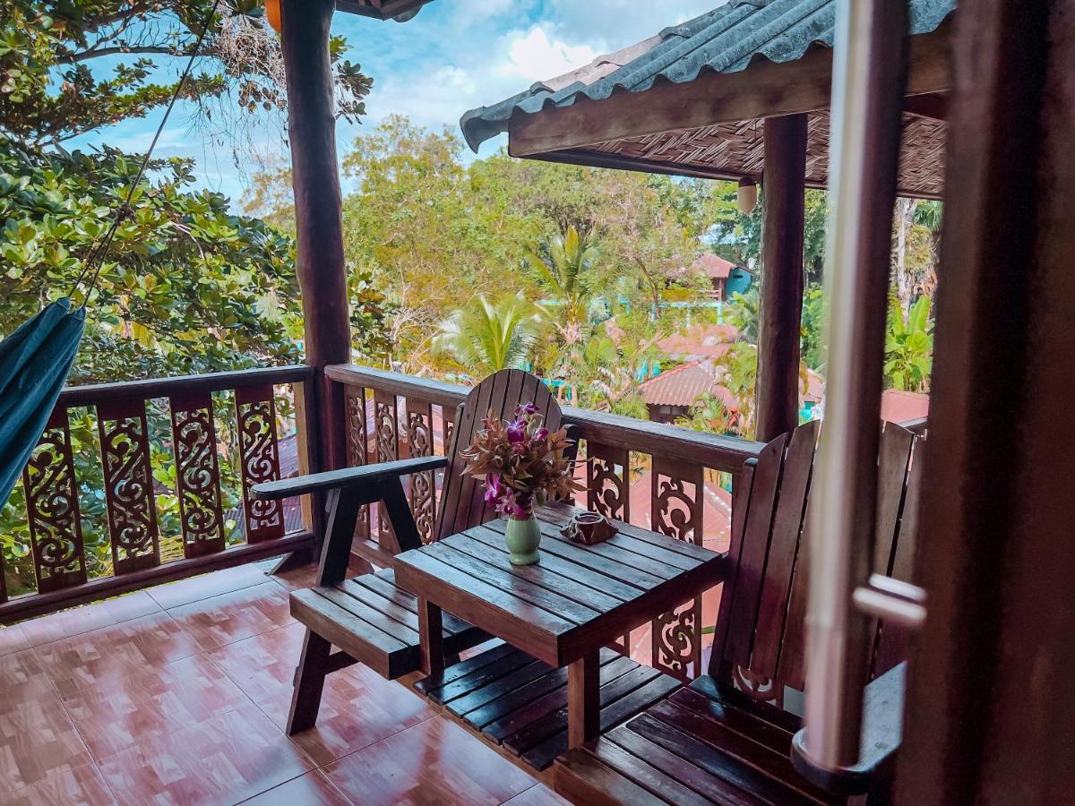 Baan Kiao Haad Yao