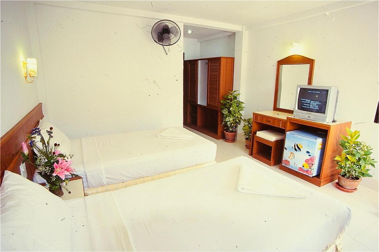 J Mansion Inn *