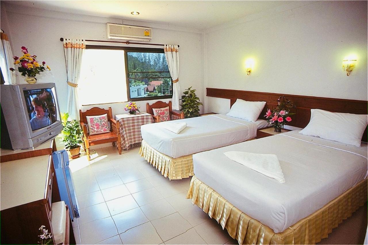 J Mansion Inn *