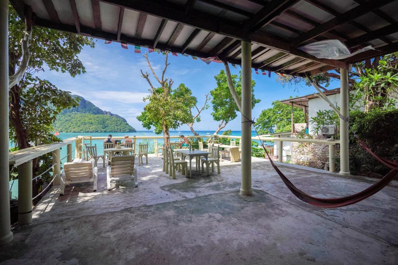 Cozy Seafront Hotel Phi Phi Don