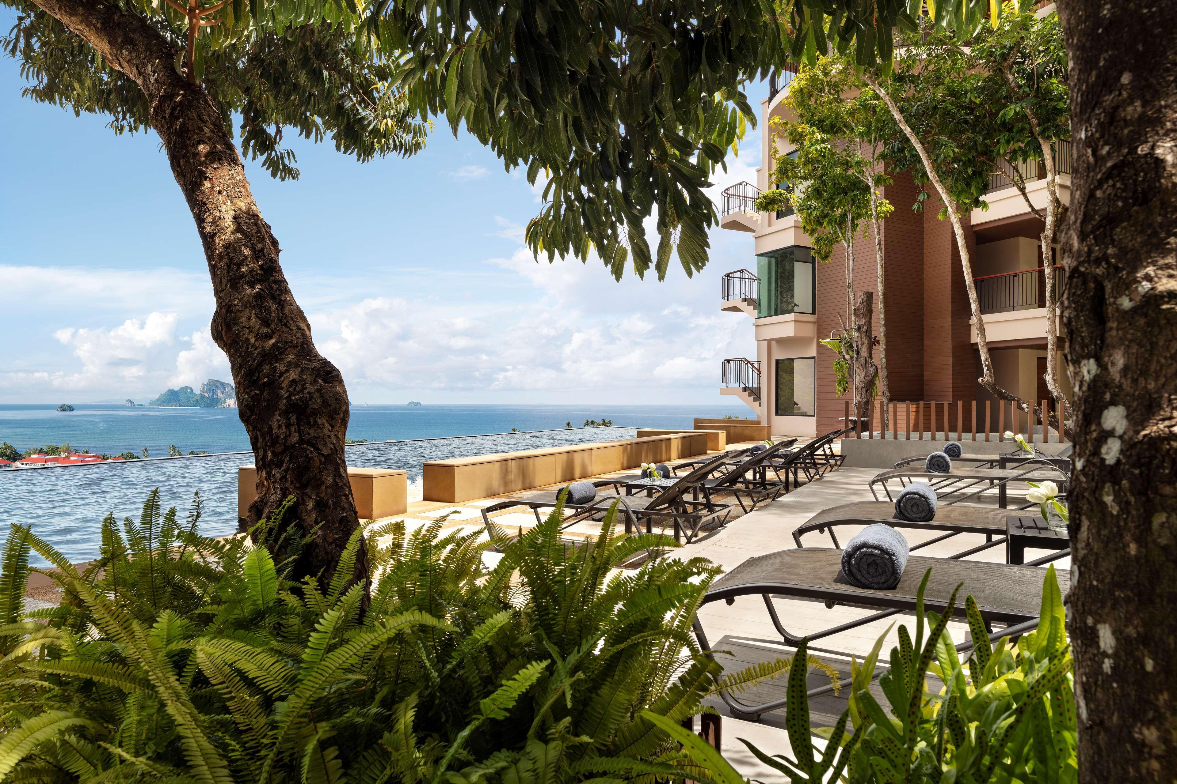 Avani Cliff Krabi 4*