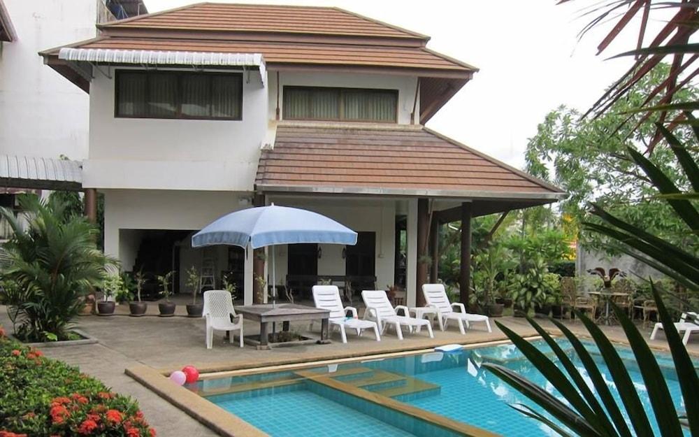 Cozy Place Hotel 2*