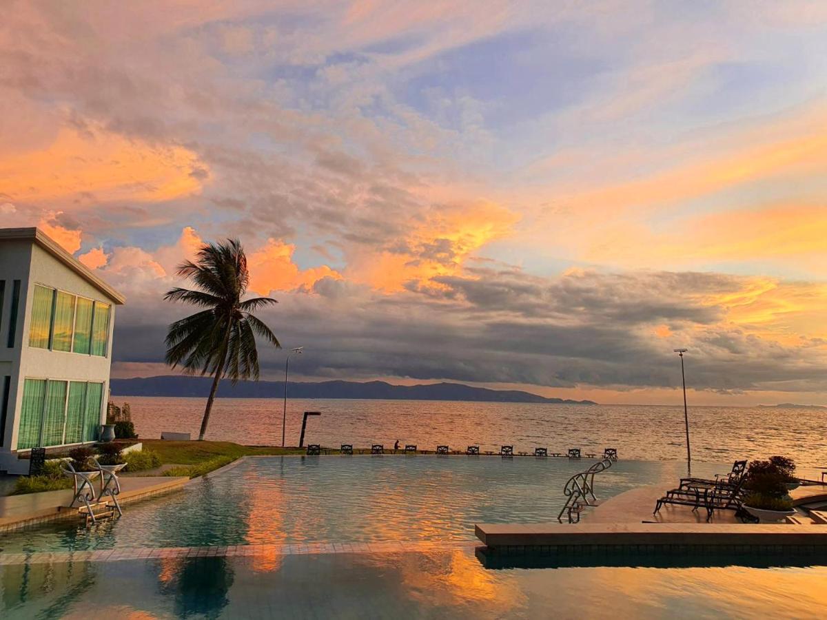 Vannee Golden Sands Beachfront