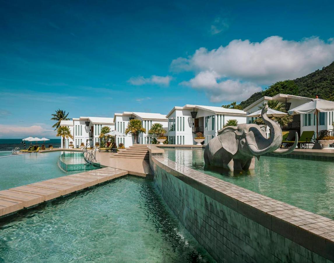 Vannee Golden Sands Beachfront Hotel