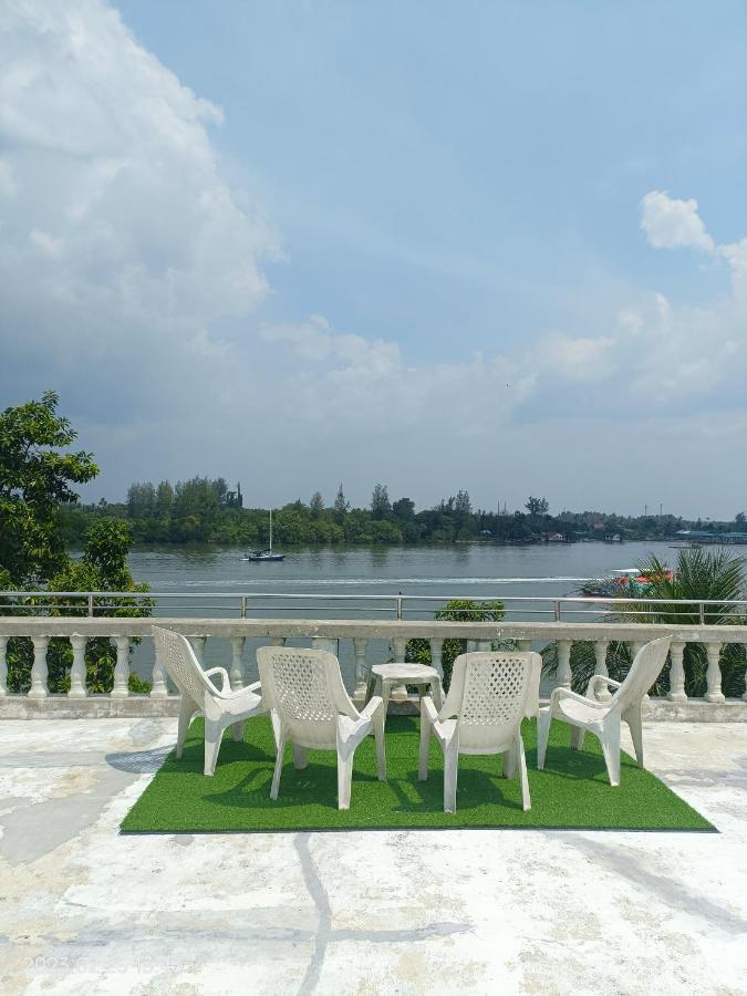 Hotel Funky Crab The River *